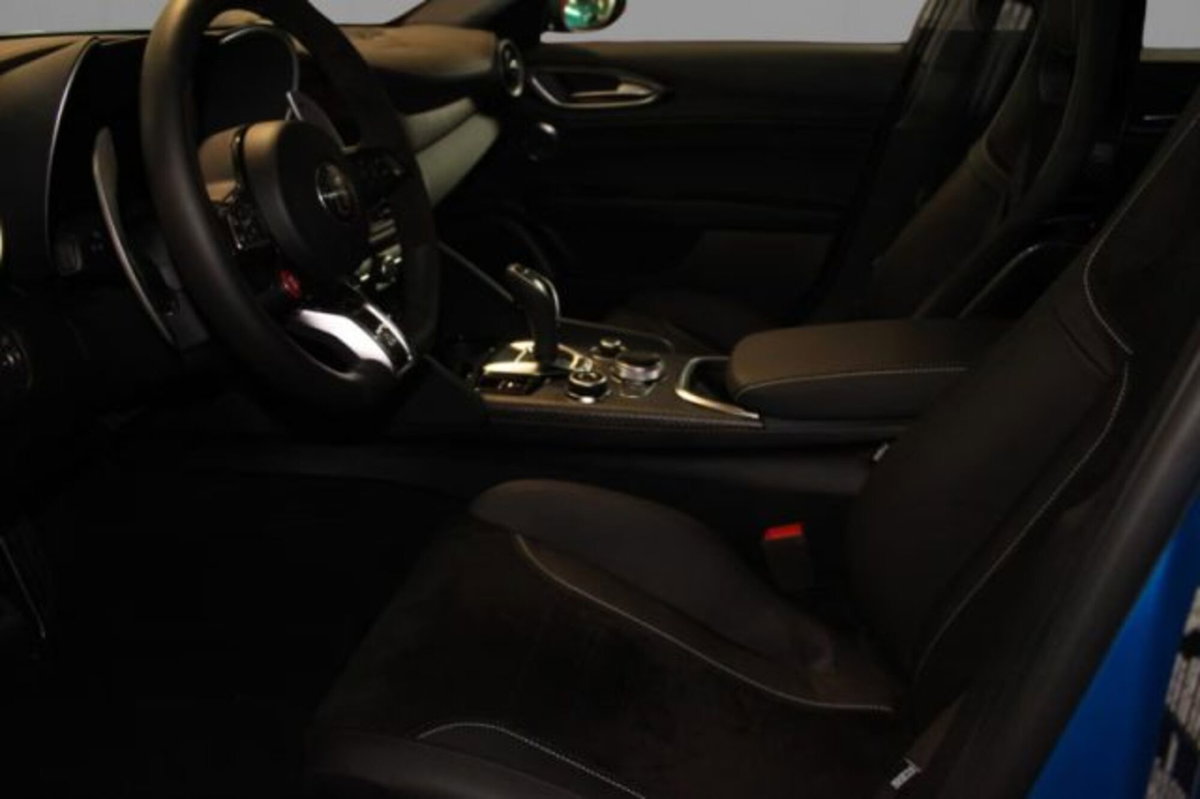 Alfa Romeo Giulia 2.9 T V6 AT8 Quadrifoglio (8)