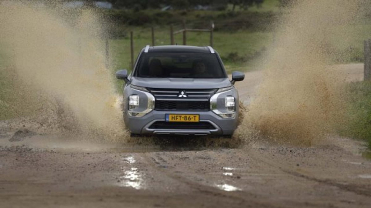 Mitsubishi Outlander 2.0i 16V 4WD (5)