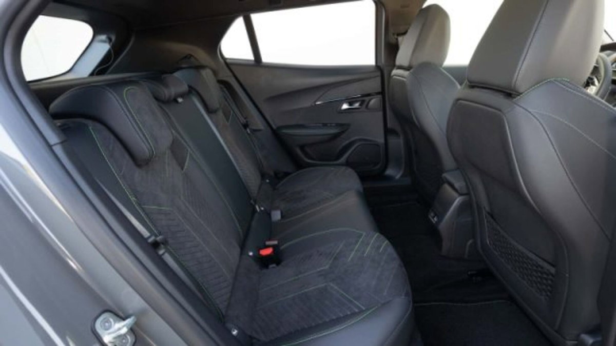 Peugeot 2008 PureTech 100 S&S Allure (8)