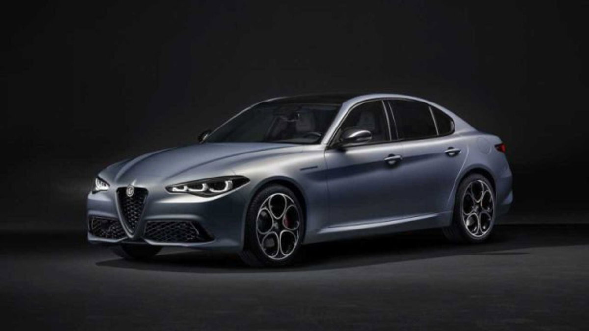 Alfa Romeo Giulia 2.9 V6 Quadrifoglio 520cv auto (2)