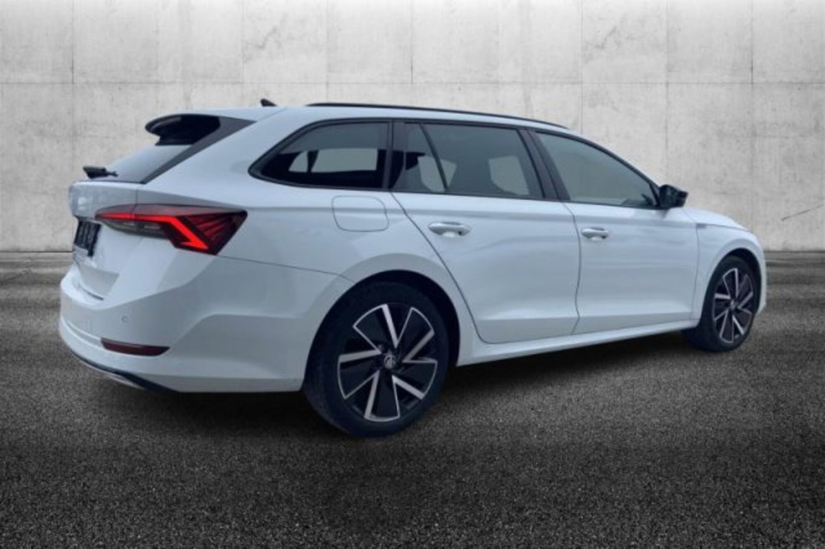 Skoda Octavia Station Wagon 2.0 TDI EVO SCR 150 CV DSG 4x4 Wagon Sportline (2)