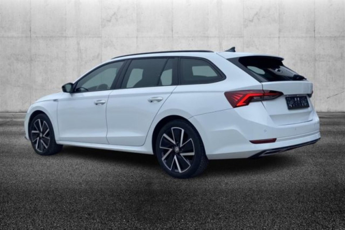 Skoda Octavia Station Wagon 2.0 TDI EVO SCR 150 CV DSG 4x4 Wagon Sportline (3)