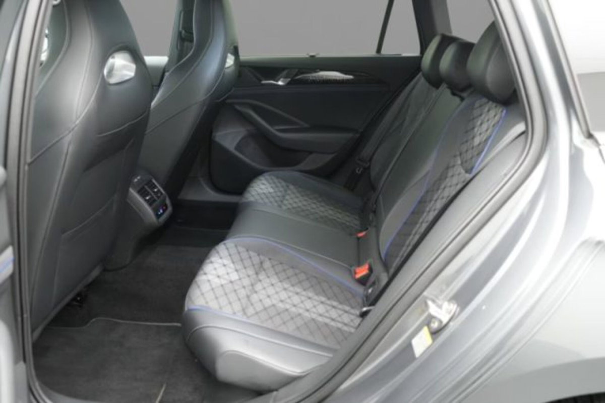 Volkswagen Passat 2.0 tdi scr R-Line 150cv dsg (8)