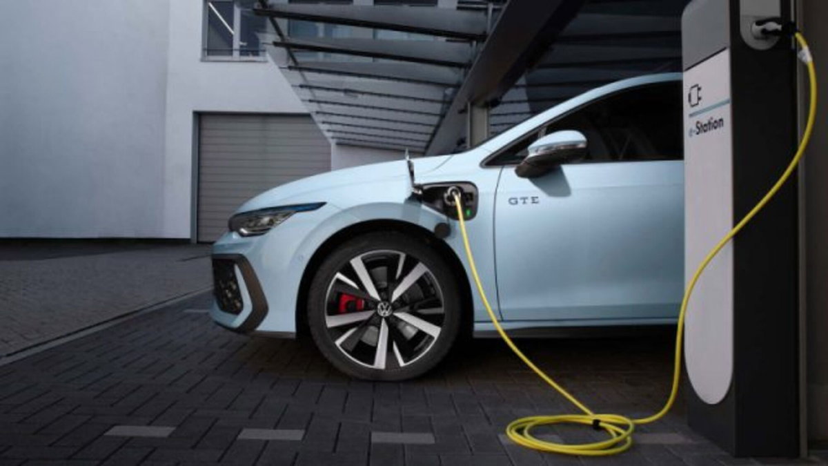 Volkswagen Golf 1.5 tsi ehybrid GTE 272cv dsg (7)