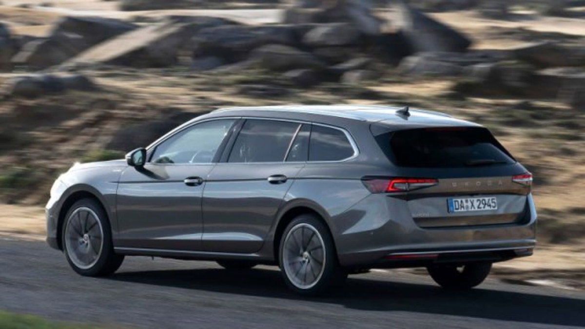 Skoda Superb Station Wagon 1.5 TSI ACT DSG Wagon SportLine (2)
