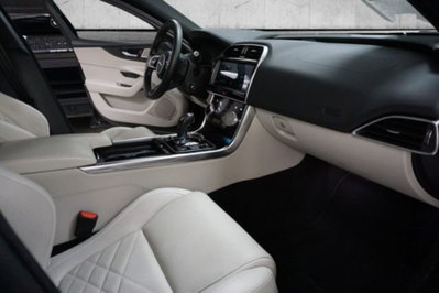 Jaguar XE 2.0 D 204 CV AWD aut. R-Dynamic HSE (6)
