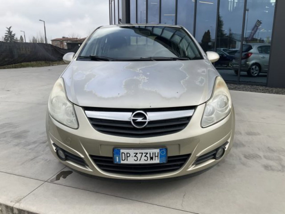 Opel Corsa 1.2 5 porte Club (2)
