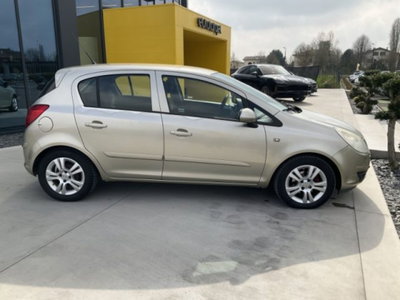 Opel Corsa 1.2 5 porte Club (4)