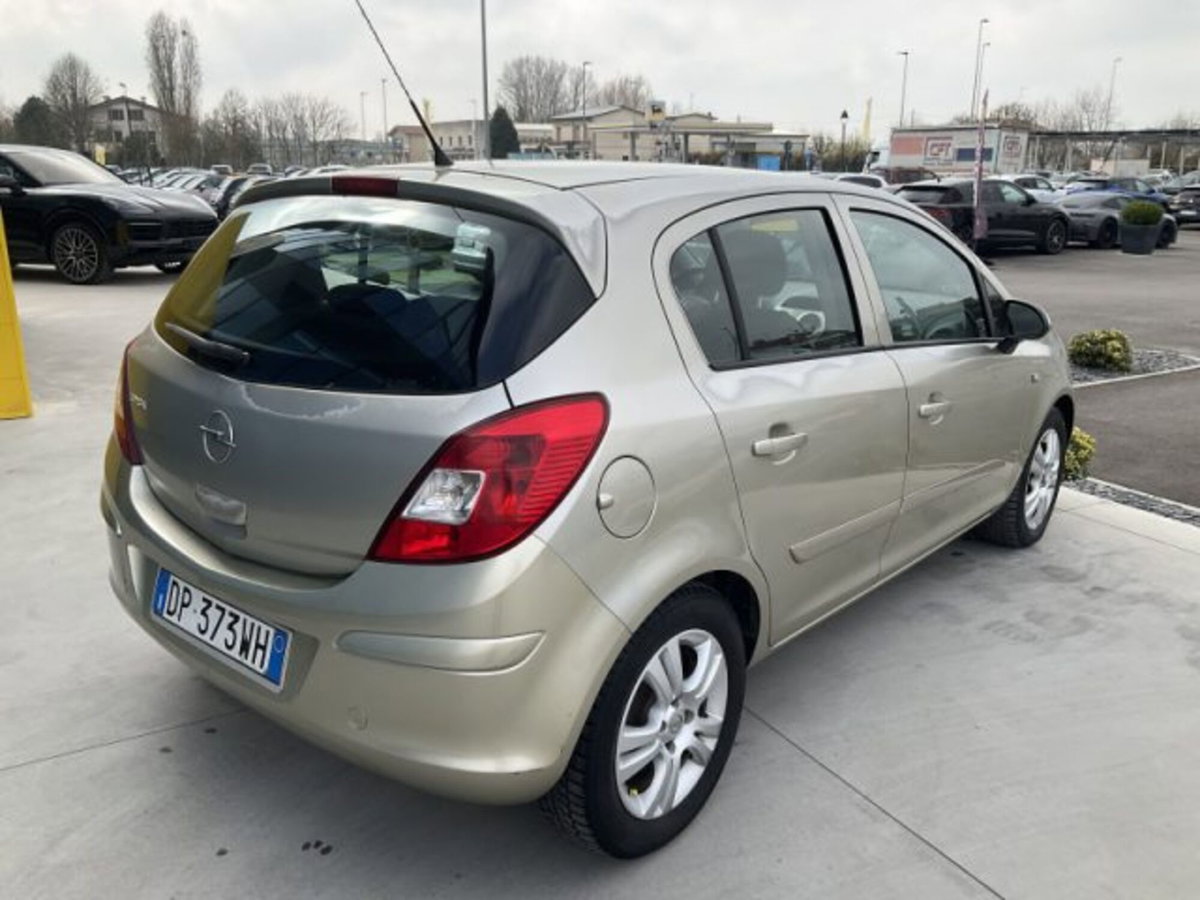 Opel Corsa 1.2 5 porte Club (5)
