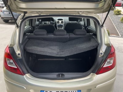 Opel Corsa 1.2 5 porte Club (8)
