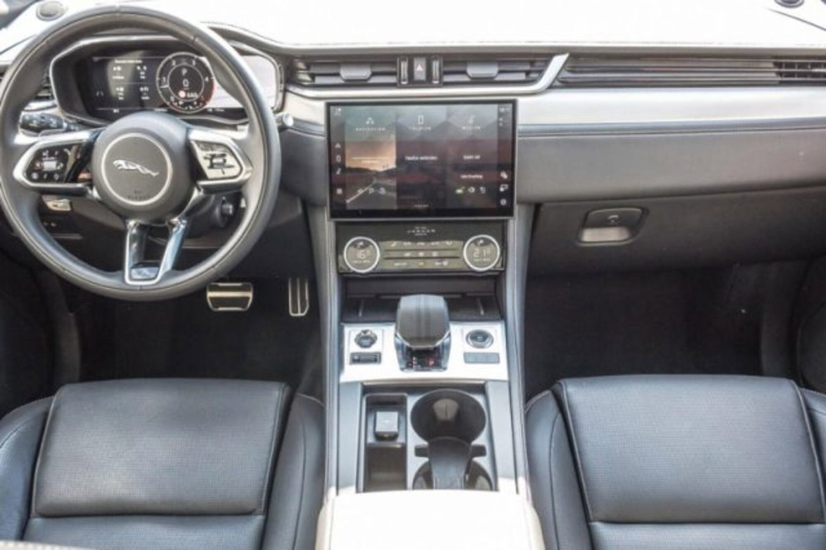 Jaguar F-Pace 3.0 D 300 CV AWD aut. R-Dynamic SE (6)