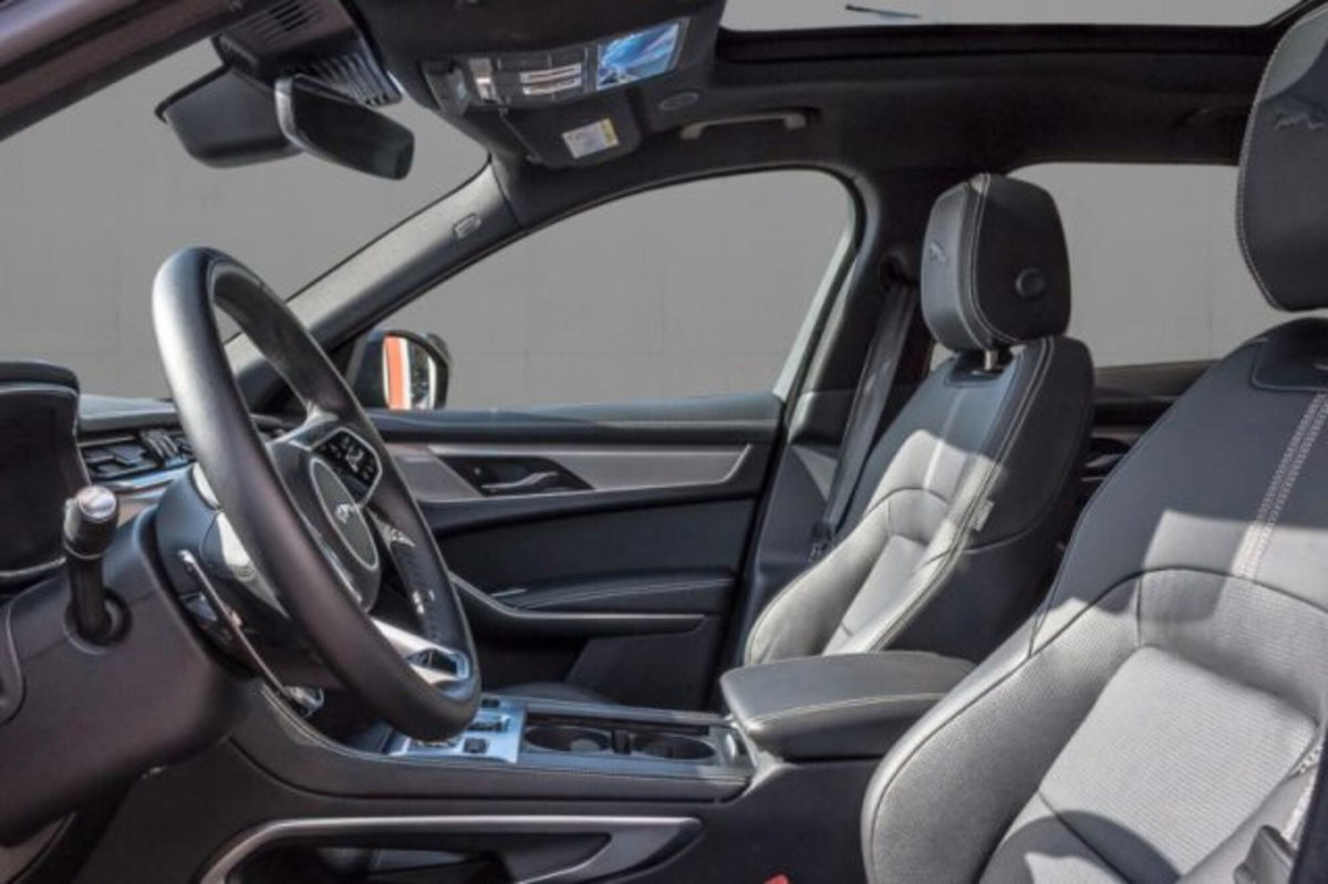Jaguar F-Pace 3.0 D 300 CV AWD aut. R-Dynamic SE (7)
