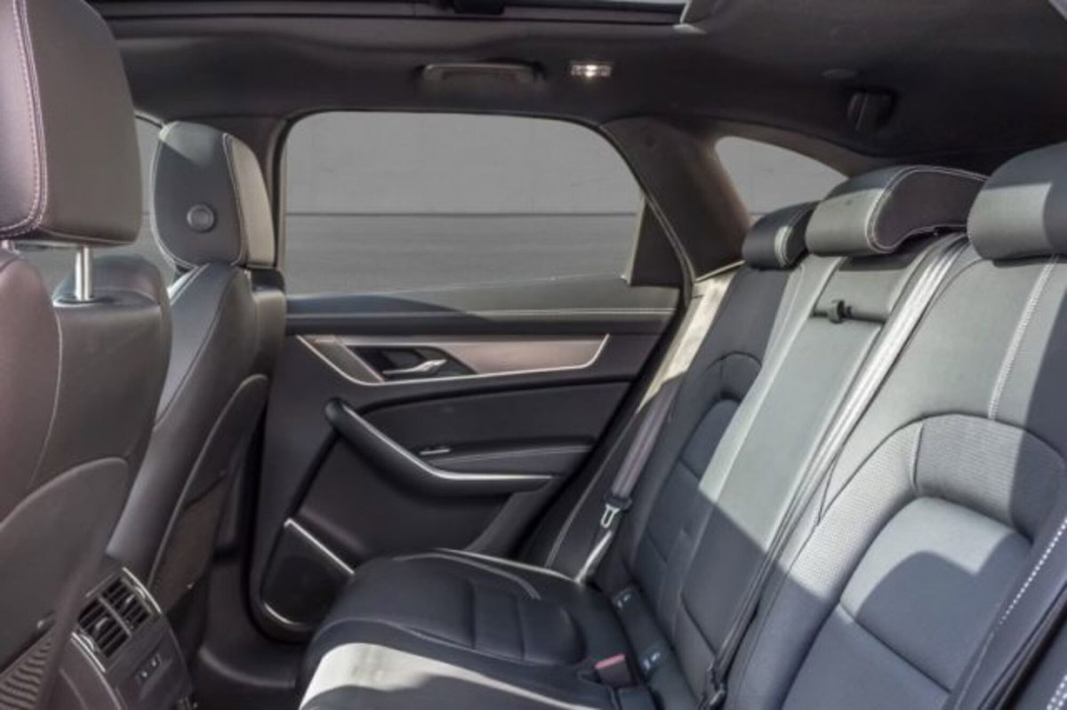 Jaguar F-Pace 3.0 D 300 CV AWD aut. R-Dynamic SE (8)