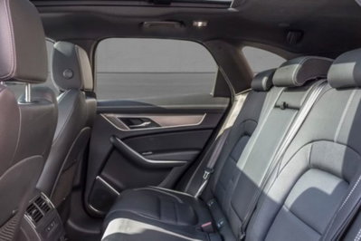 Jaguar F-Pace 3.0 D 300 CV AWD aut. R-Dynamic SE (8)