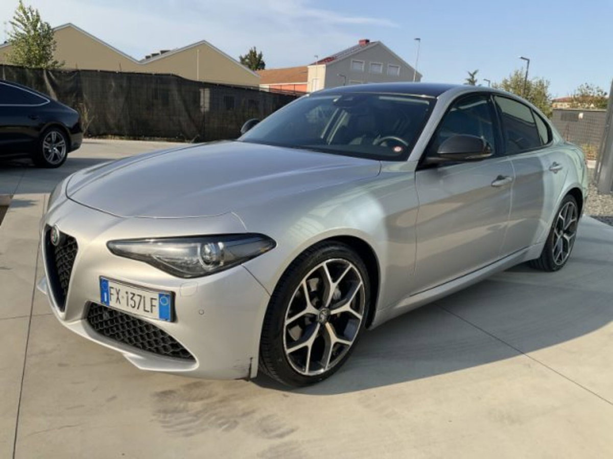 Alfa Romeo Giulia 2.2 Turbodiesel 160 CV AT8 B-Tech (3)