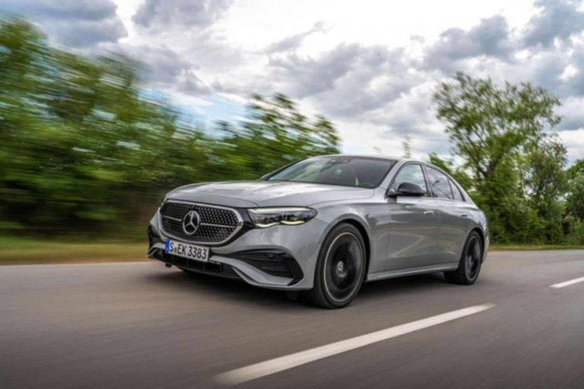 Mercedes-Benz Classe E 250 CGI BlueEFFICIENCY Avantgarde AMG (2)