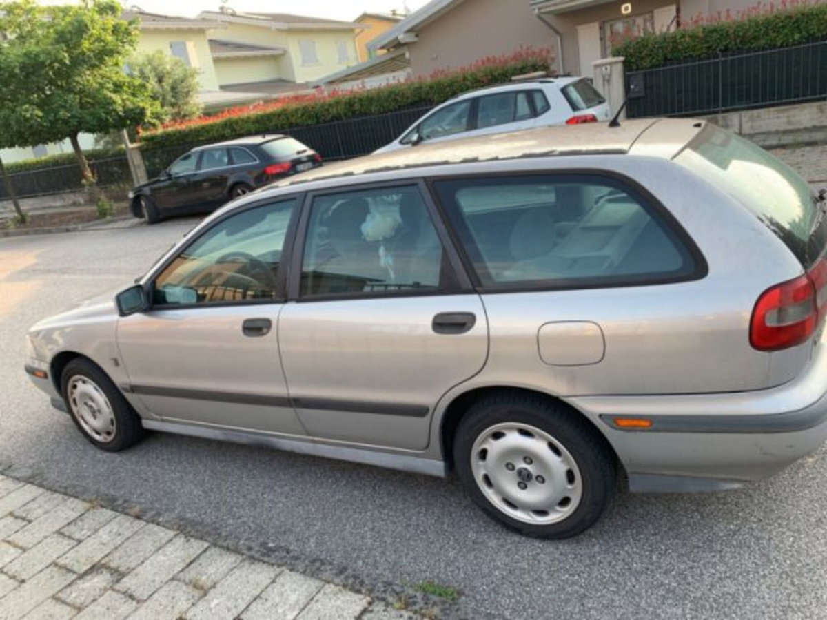 Volvo V40 1.8 16V cat (2)
