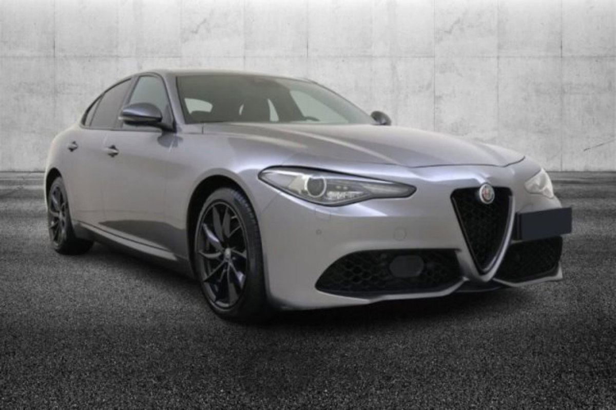 Alfa Romeo Giulia 2.0 Turbo 200 CV AT8 Super (2)