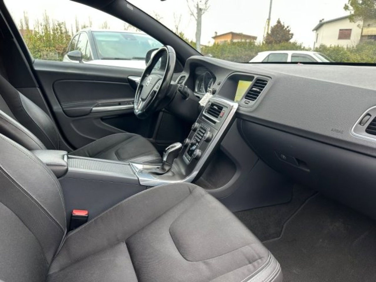 Volvo V60 Cross Country D3 Geartronic Momentum (12)