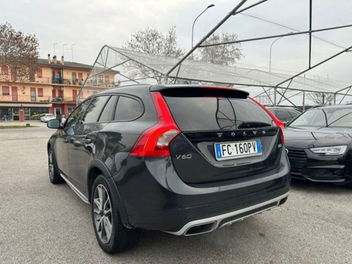 Volvo V60 Cross Country D3 Geartronic Momentum (3)