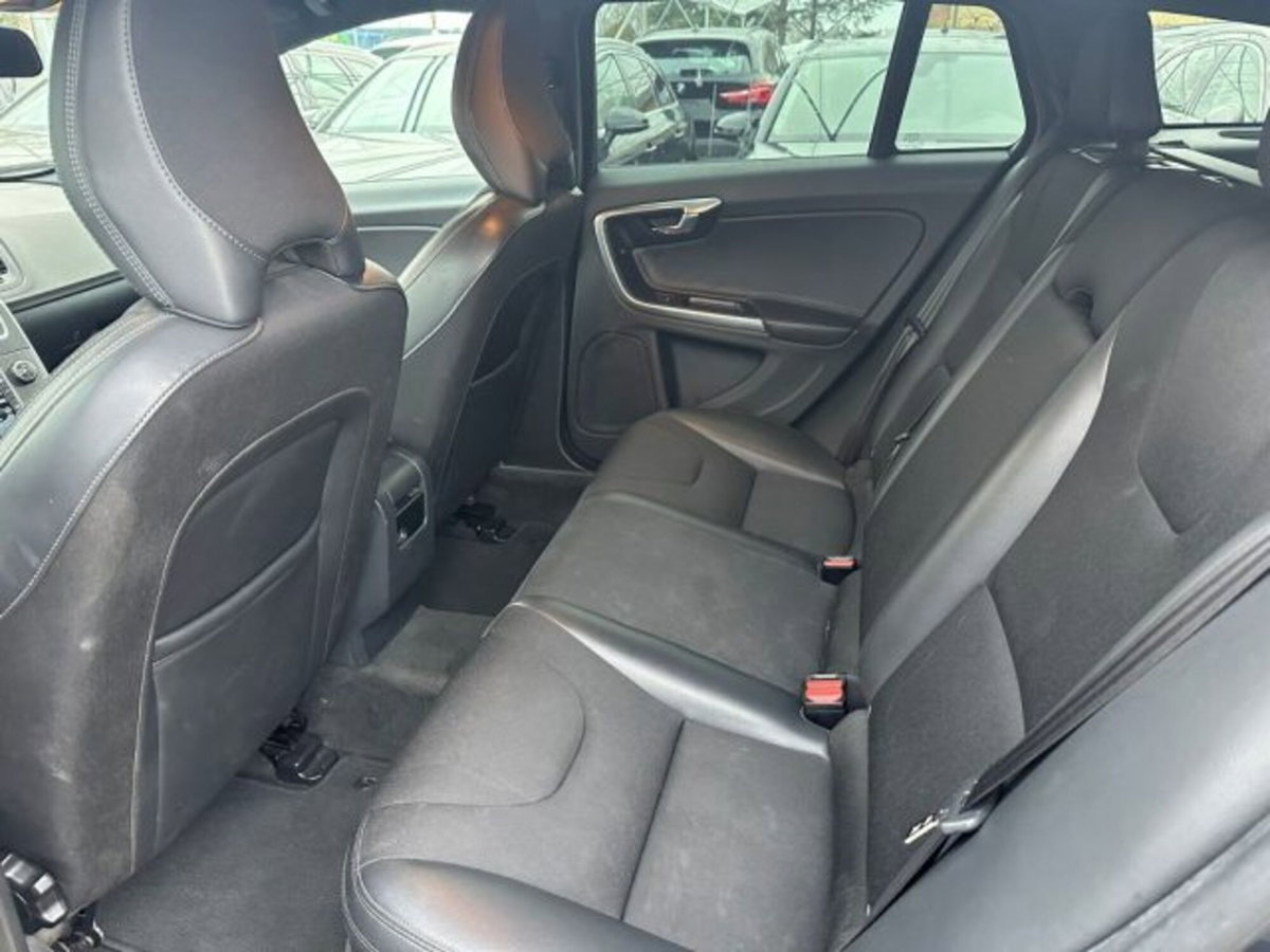 Volvo V60 Cross Country D3 Geartronic Momentum (8)