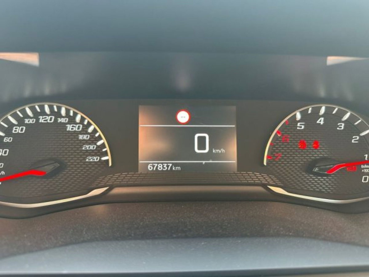 Peugeot 208 1.2 puretech Active s&s 75cv (6)