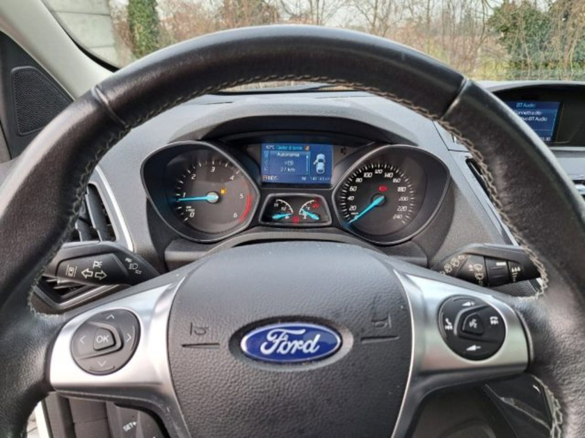 Ford Kuga 2.0 TDCI 150 CV S&S 4WD Powershift Titanium X (12)
