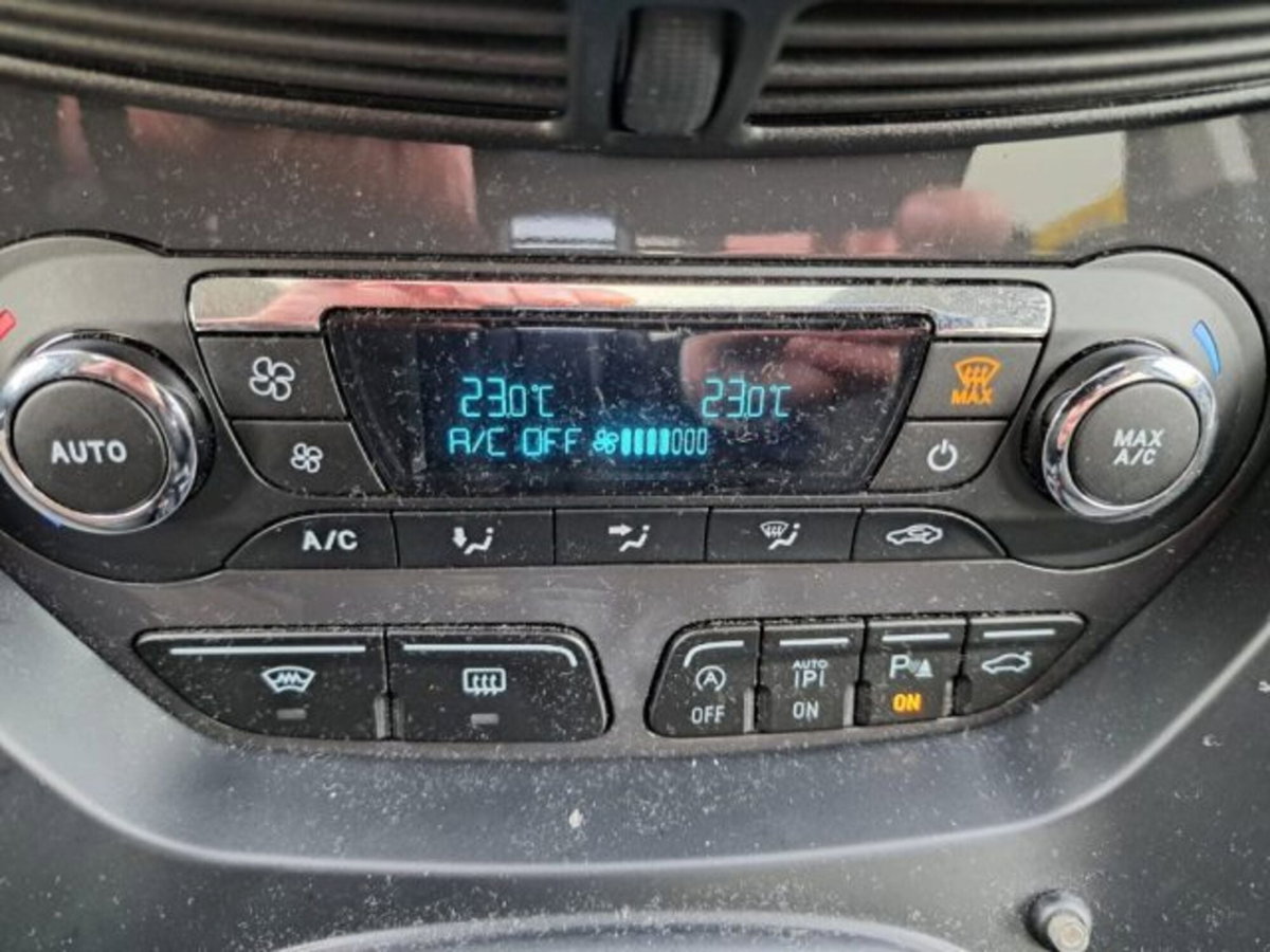 Ford Kuga 2.0 TDCI 150 CV S&S 4WD Powershift Titanium X (15)