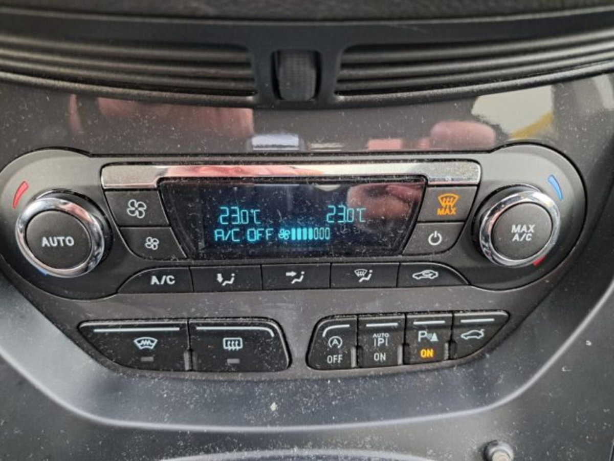Ford Kuga 2.0 TDCI 150 CV S&S 4WD Powershift Titanium X (17)