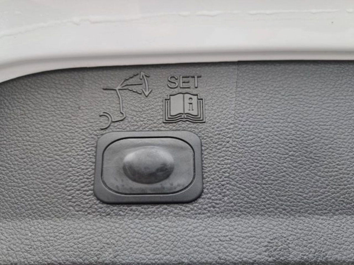 Ford Kuga 2.0 TDCI 150 CV S&S 4WD Powershift Titanium X (19)