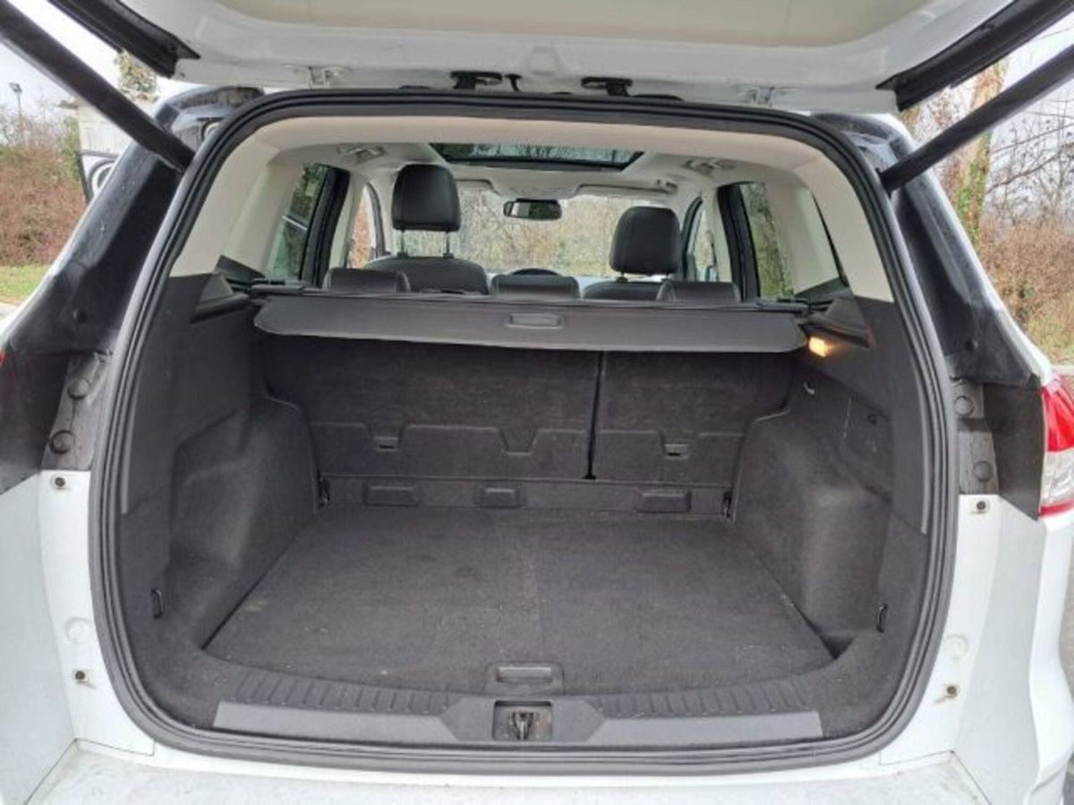 Ford Kuga 2.0 TDCI 150 CV S&S 4WD Powershift Titanium X (20)