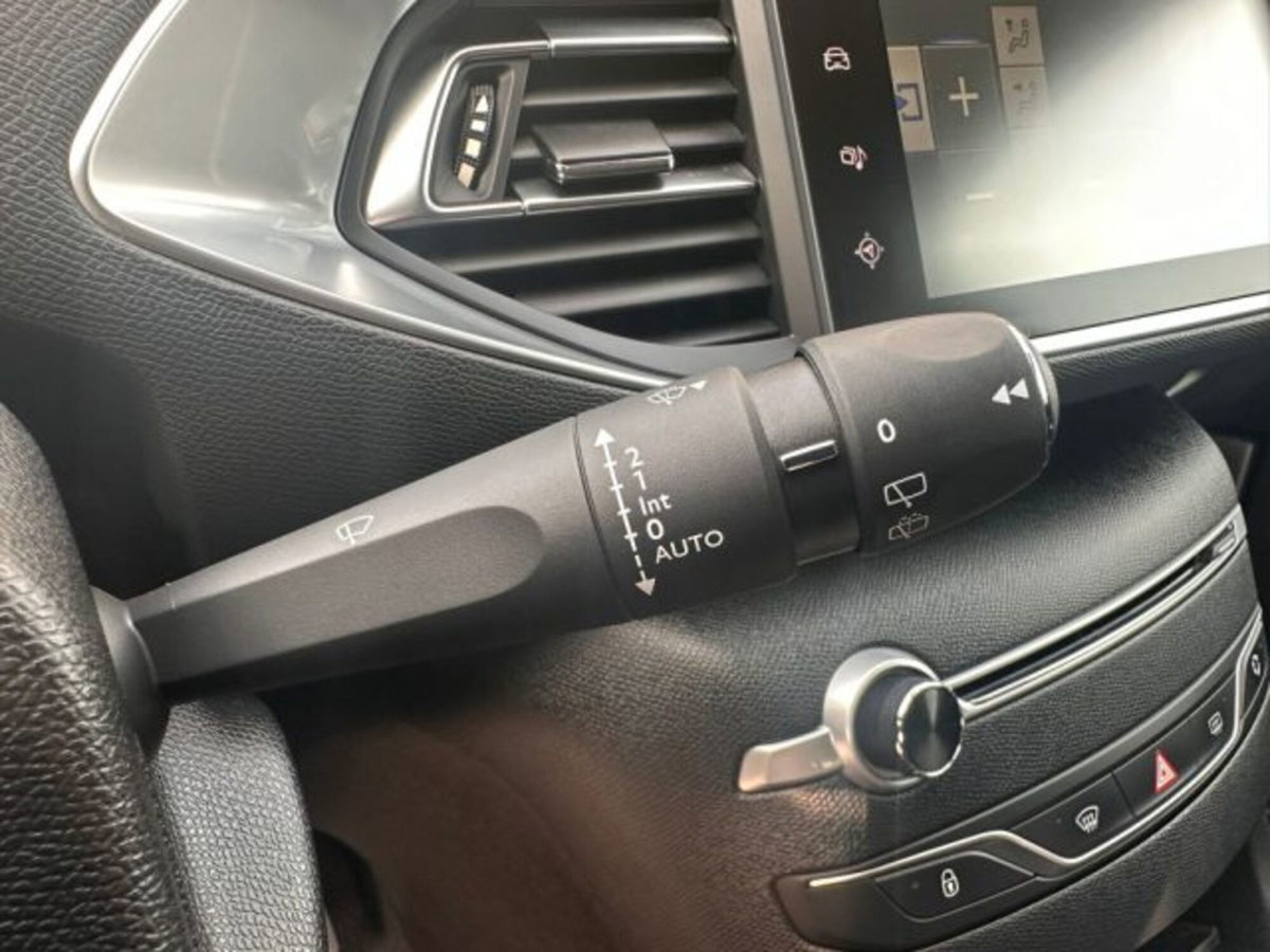 Peugeot 308 SW BlueHDi 150 S&S EAT6 GT Line (14)