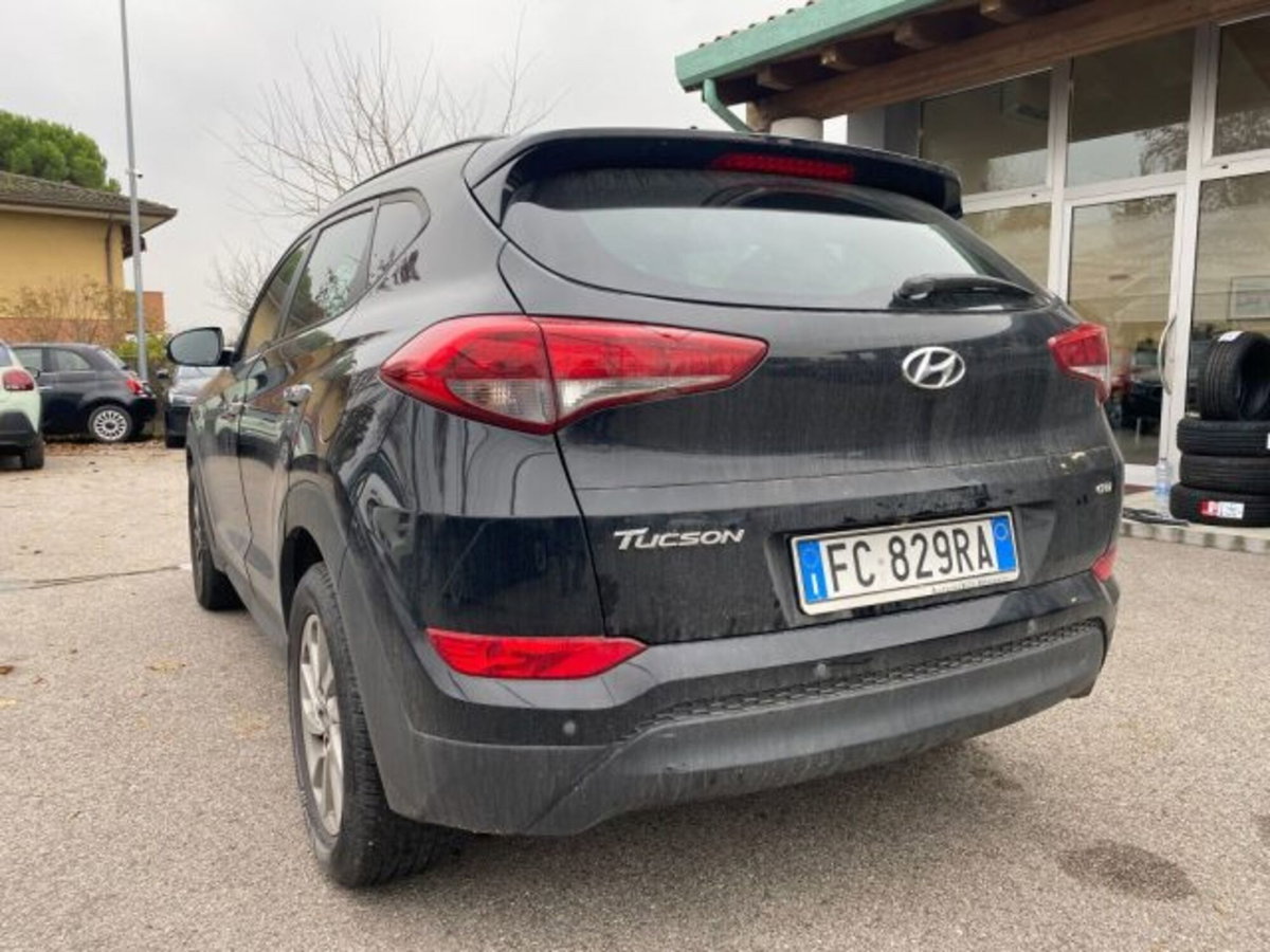 Hyundai Tucson 1.7 CRDi XPossible (3)