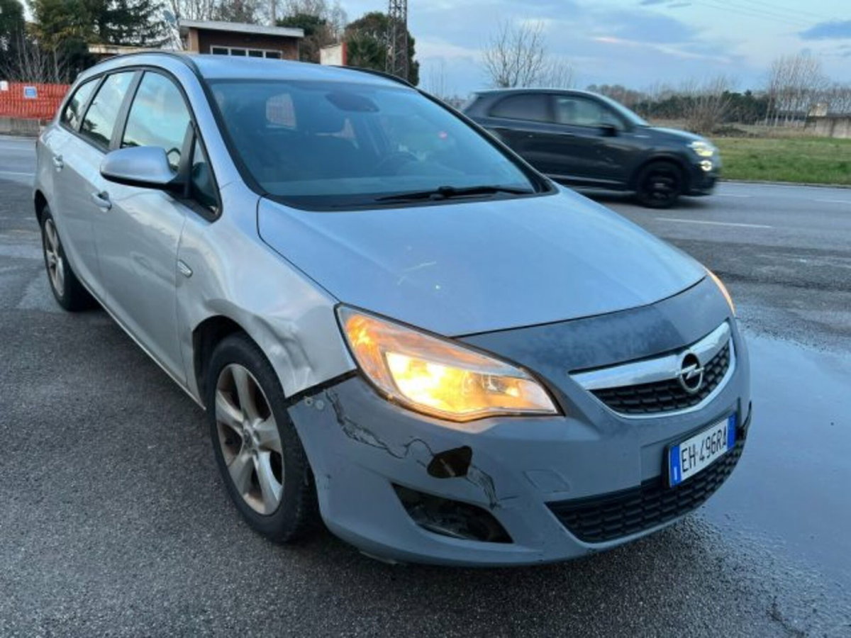 Opel Astra Station Wagon 1.7 CDTI 110CV Sports Elective (7)