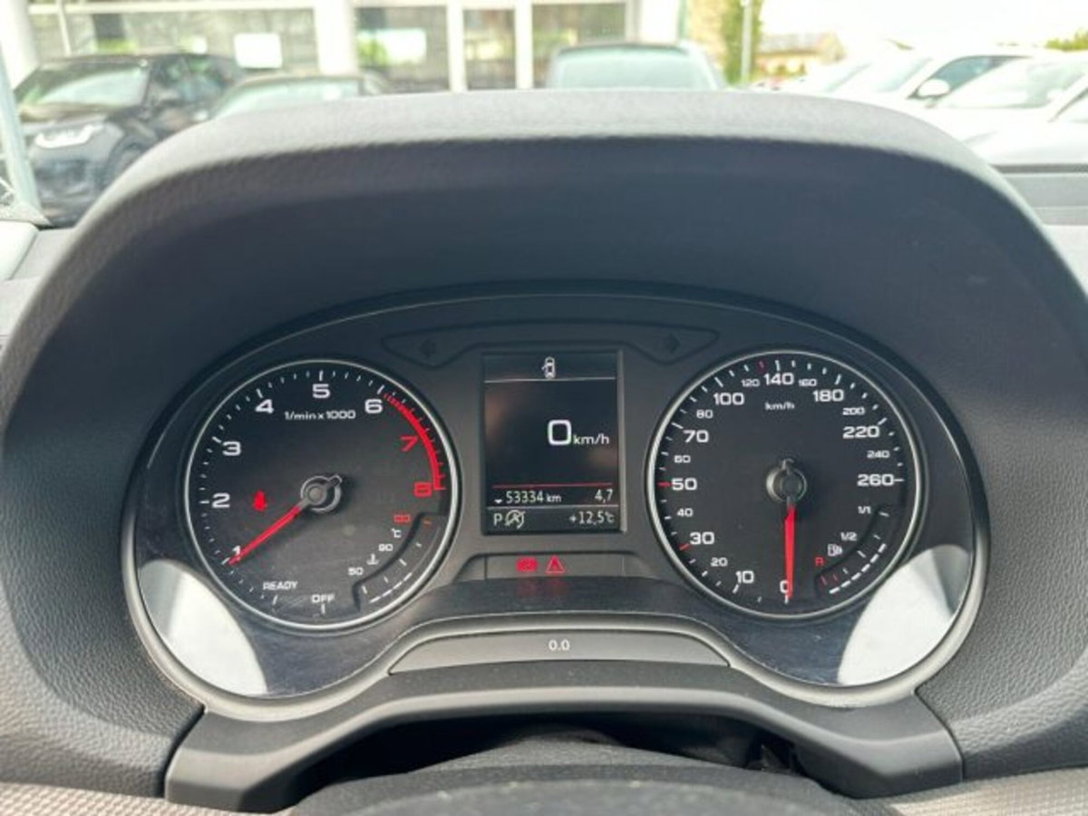 Audi Q2 Q2 35 TFSI S tronic Business (11)