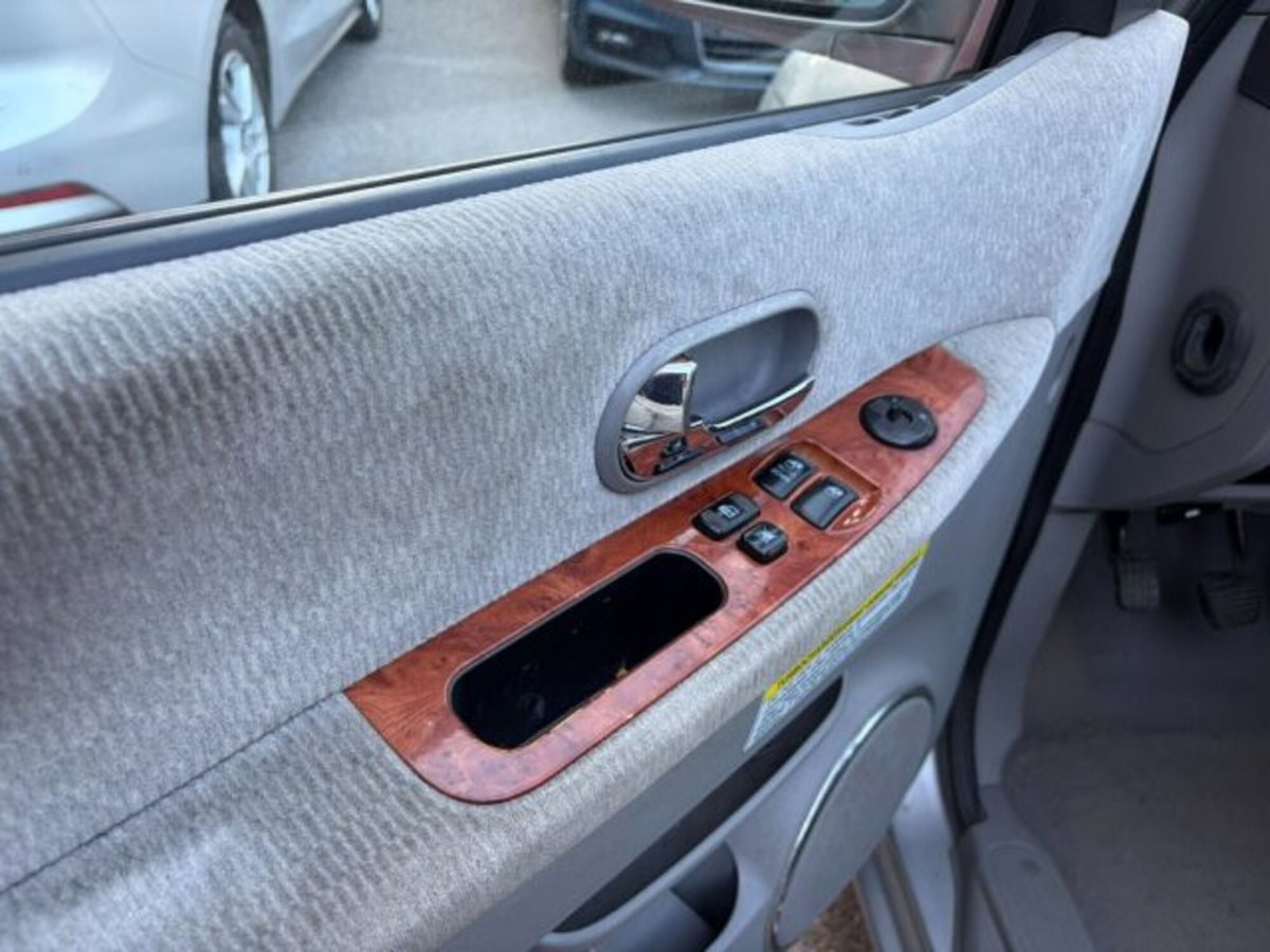 Kia Carnival 2.9 16V CRDi cat Family (10)