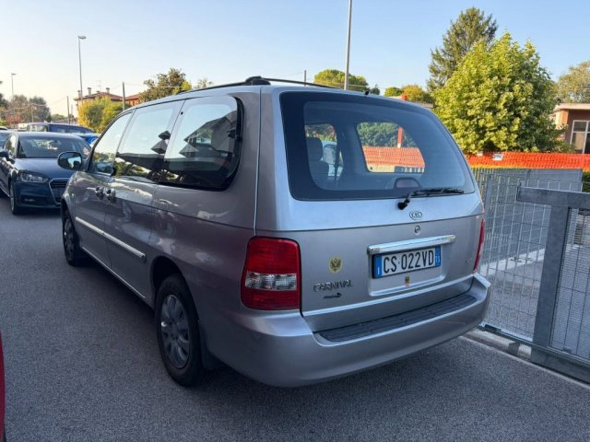 Kia Carnival 2.9 16V CRDi cat Family (4)