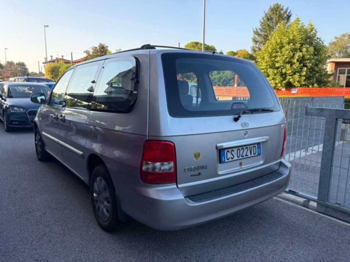 Kia Carnival 2.9 16V CRDi cat Family (5)