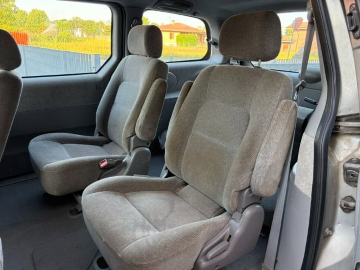 Kia Carnival 2.9 16V CRDi cat Family (8)