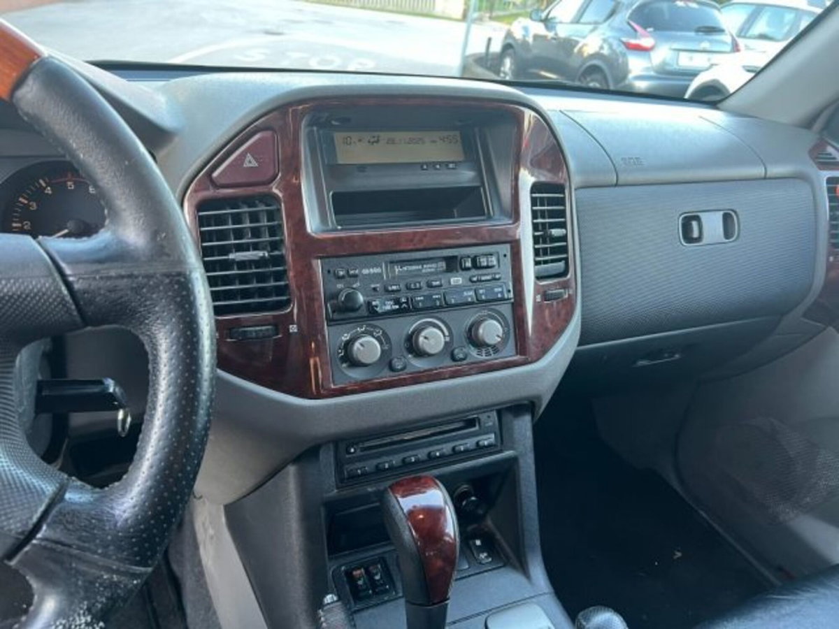 Mitsubishi Pajero 3.2 16V DI-D 5p. GLX (13)