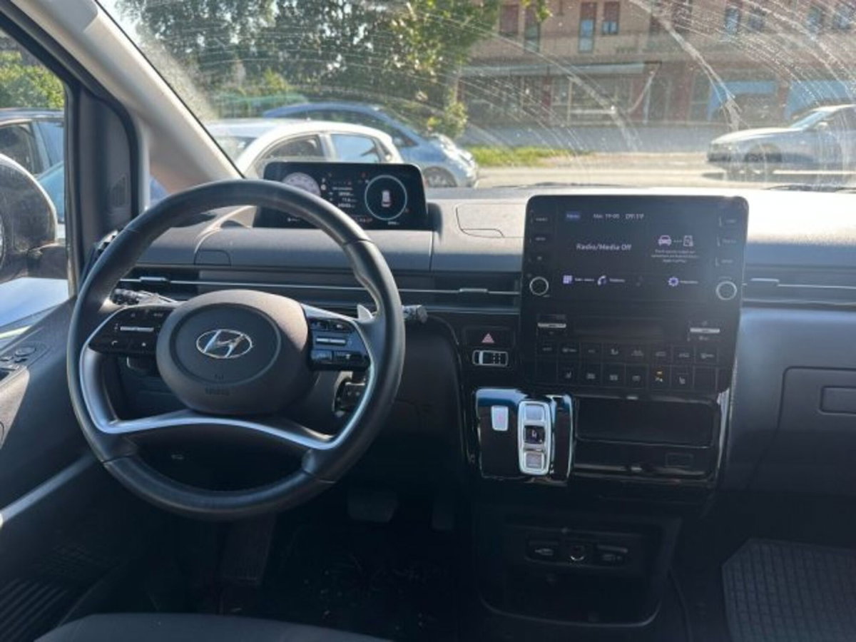 Hyundai Staria 2.2 awd auto (16)