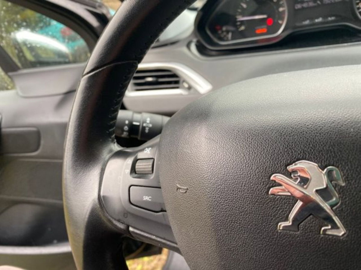 Peugeot 208 82 5 porte Style (14)