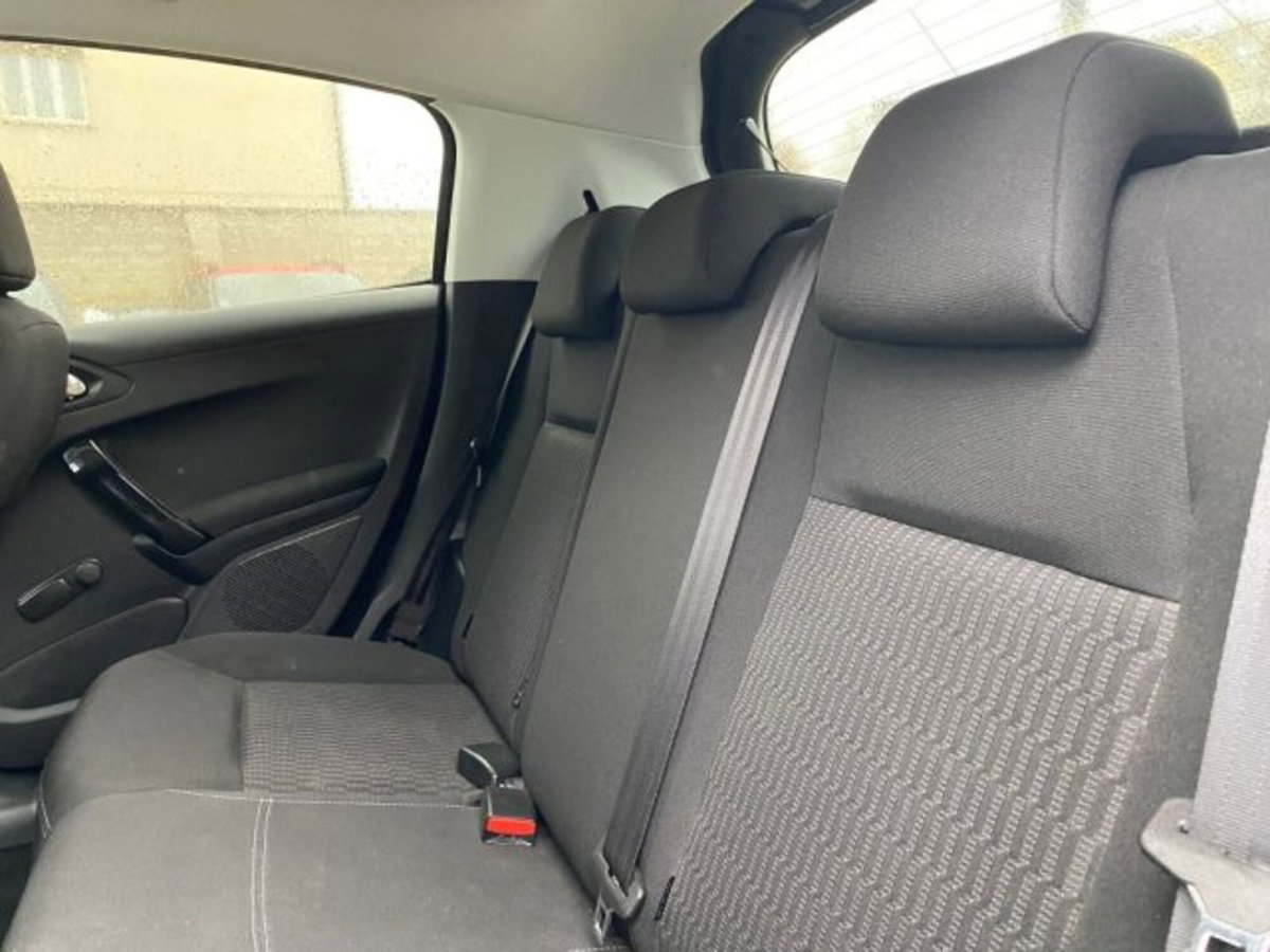 Peugeot 208 82 5 porte Style (5)