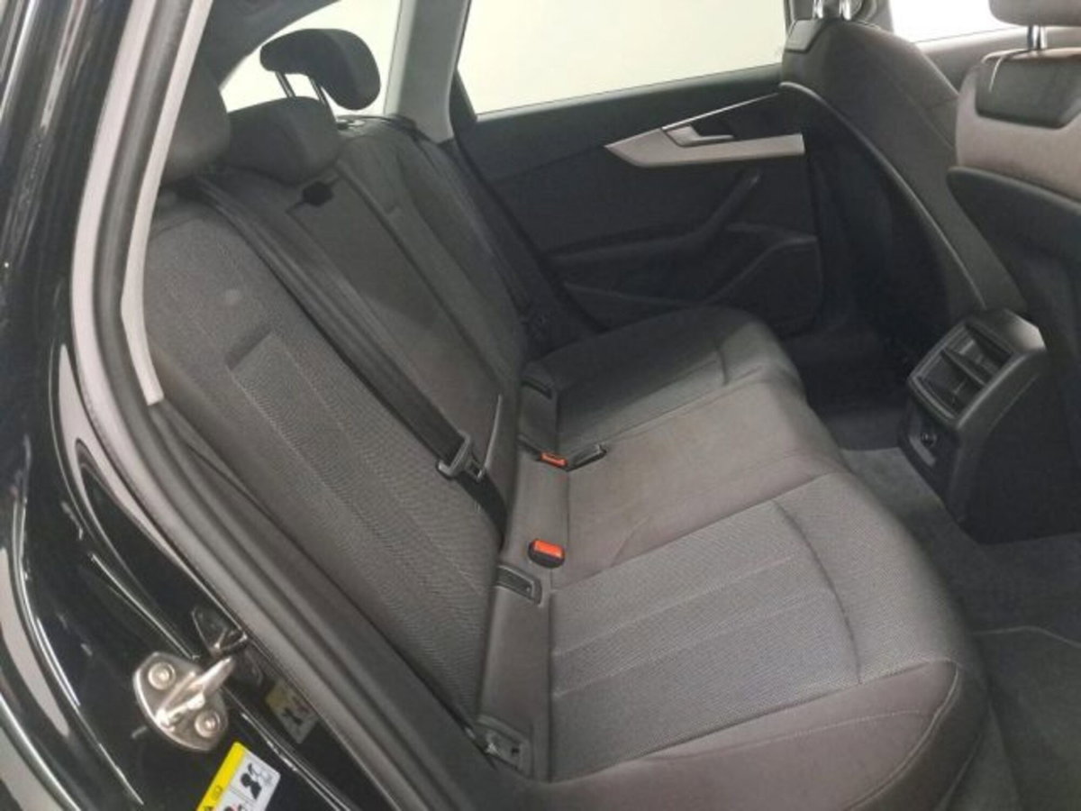 Audi A4 Avant 35 TDI/163 CV S tronic Business Advanced (6)