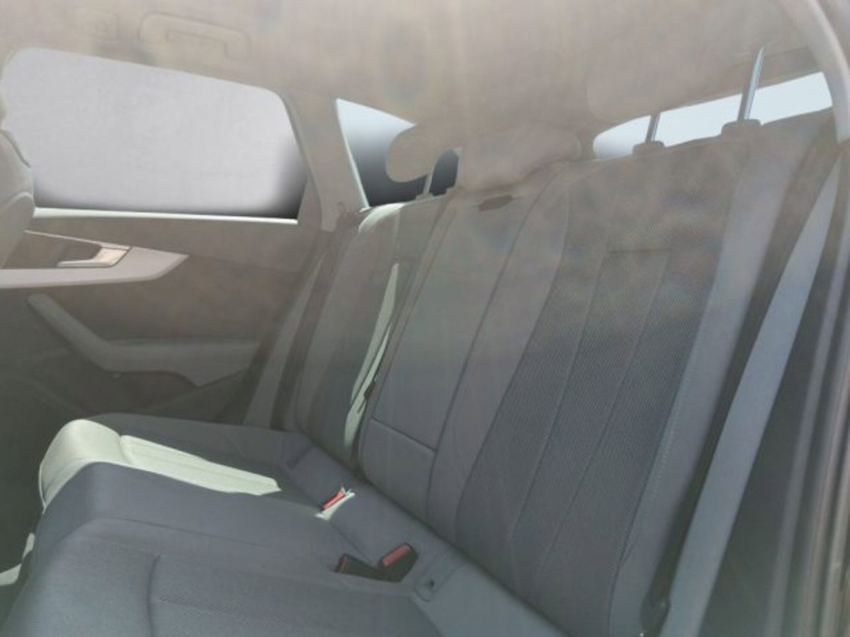 Audi A4 Avant 35 TDI/163 CV S tronic Business Advanced (11)
