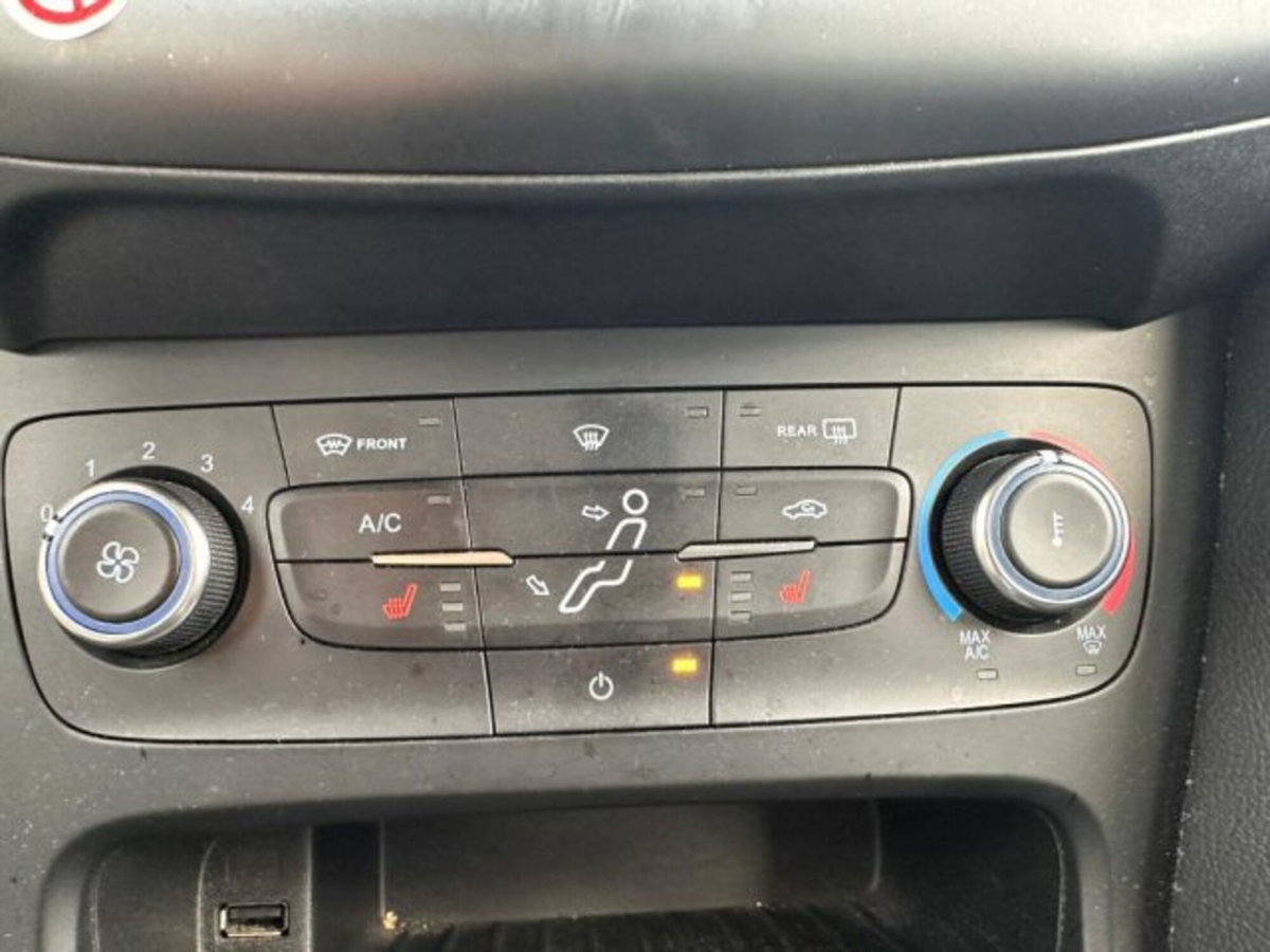 Ford Focus Station Wagon 1.5 TDCi 120 CV Start&Stop SW Business (15)