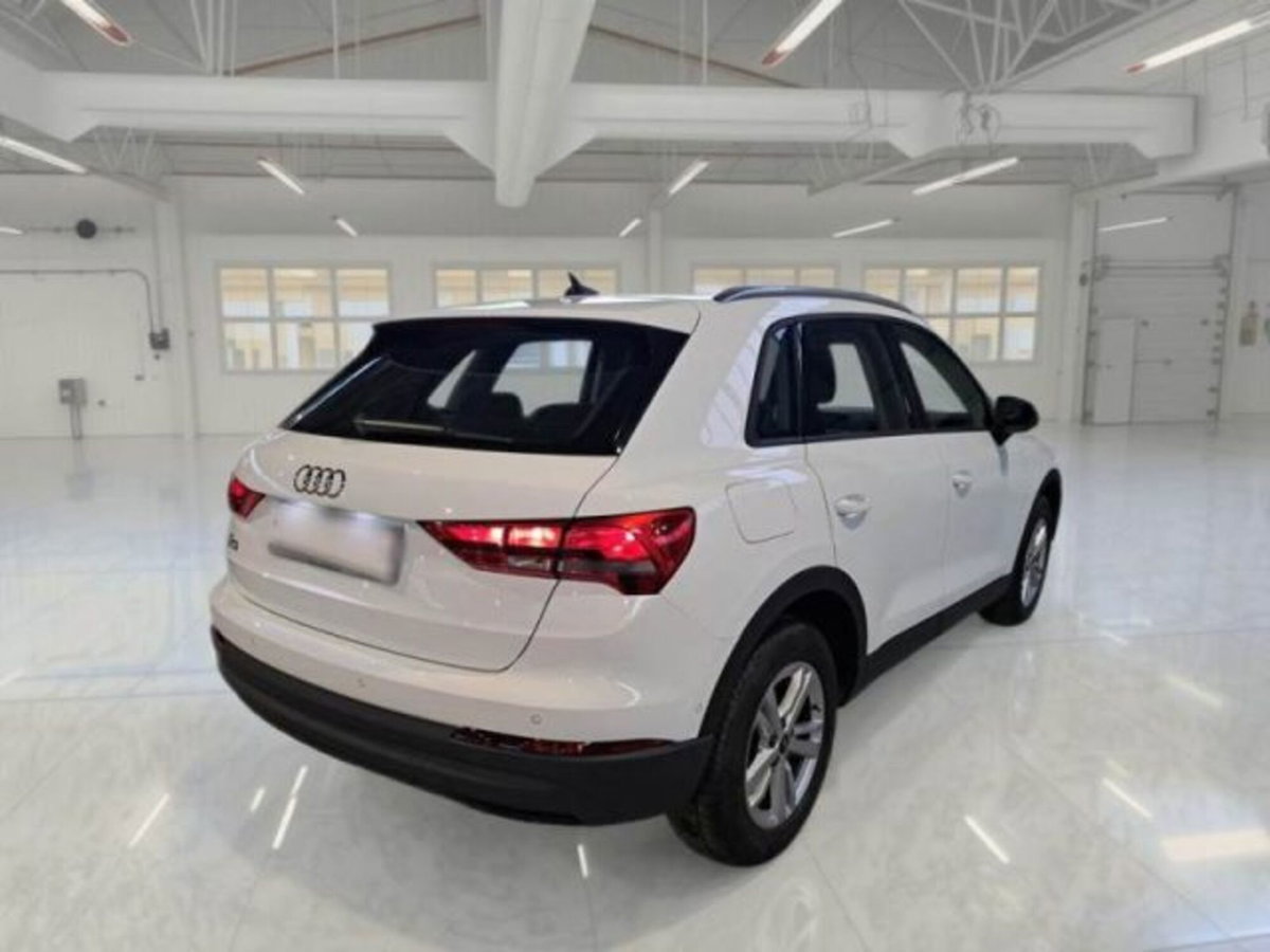 Audi Q3 35 TDI quattro S tronic Business (2)
