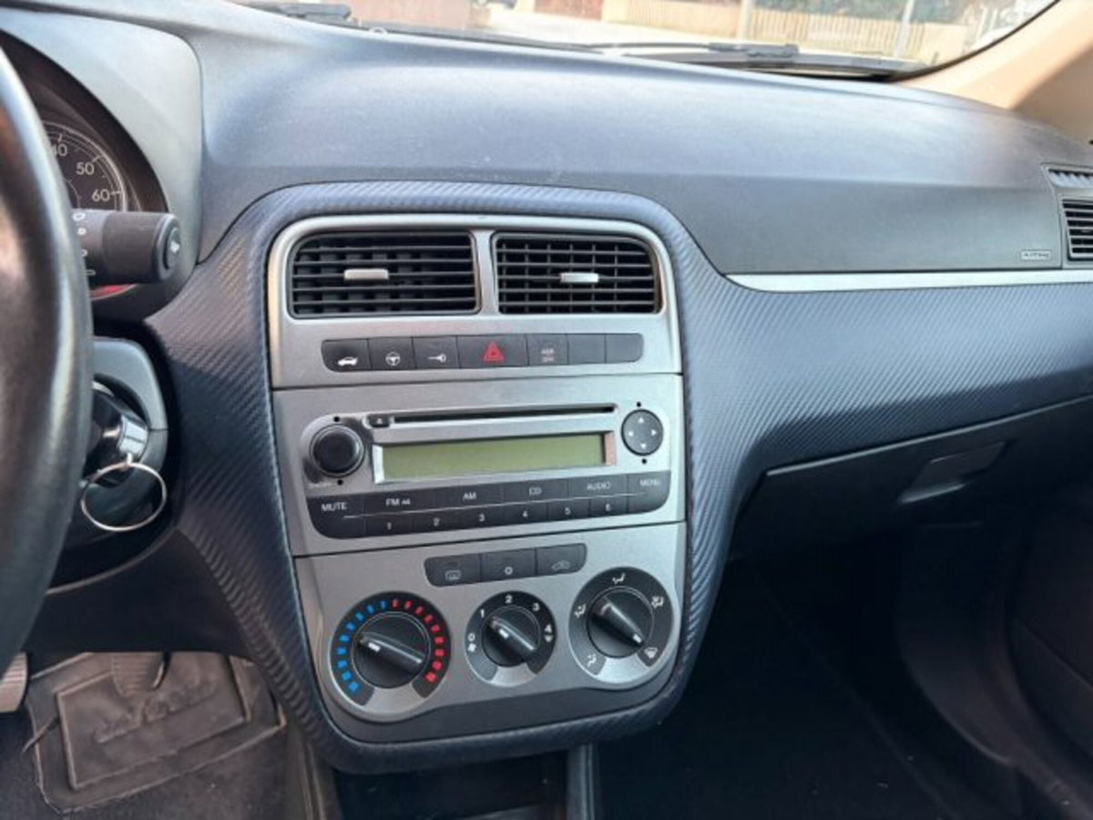 Fiat Grande Punto 1.3 MJT 90 CV 3 porte Dynamic (10)
