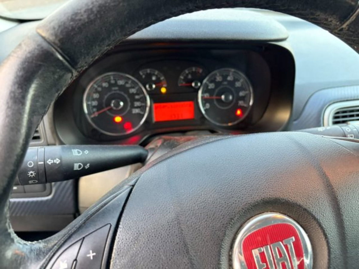 Fiat Grande Punto 1.3 MJT 90 CV 3 porte Dynamic (8)