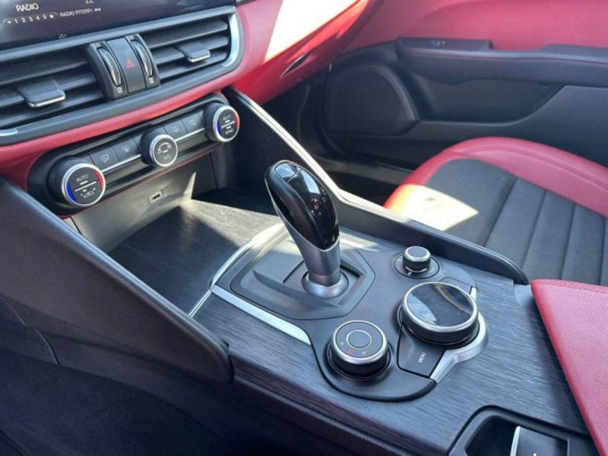 Alfa Romeo Giulia 2.2 Turbodiesel 190 CV AT8 Lusso (11)